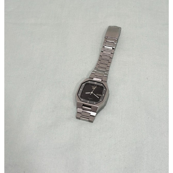 Rare Vintage SEIKO 5 Automatic Watch – Ref. 7009-552A – Black Dial – Day/Date - Picture 2 of 8